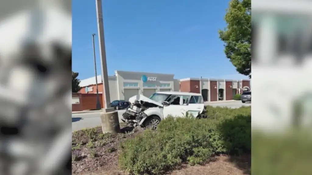 Good Samaritans rescue crash victim in Greensboro at Friendly Center
