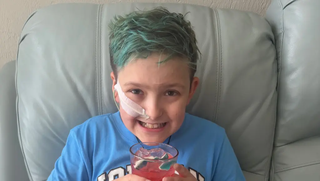 In a heartfelt display of solidarity, seven-year-old Jaxson has taken a bold step to support his cousin, 13-year-old Mason, who is bravely fighting acute myeloid leukemia (AML). (Kelly Maison)